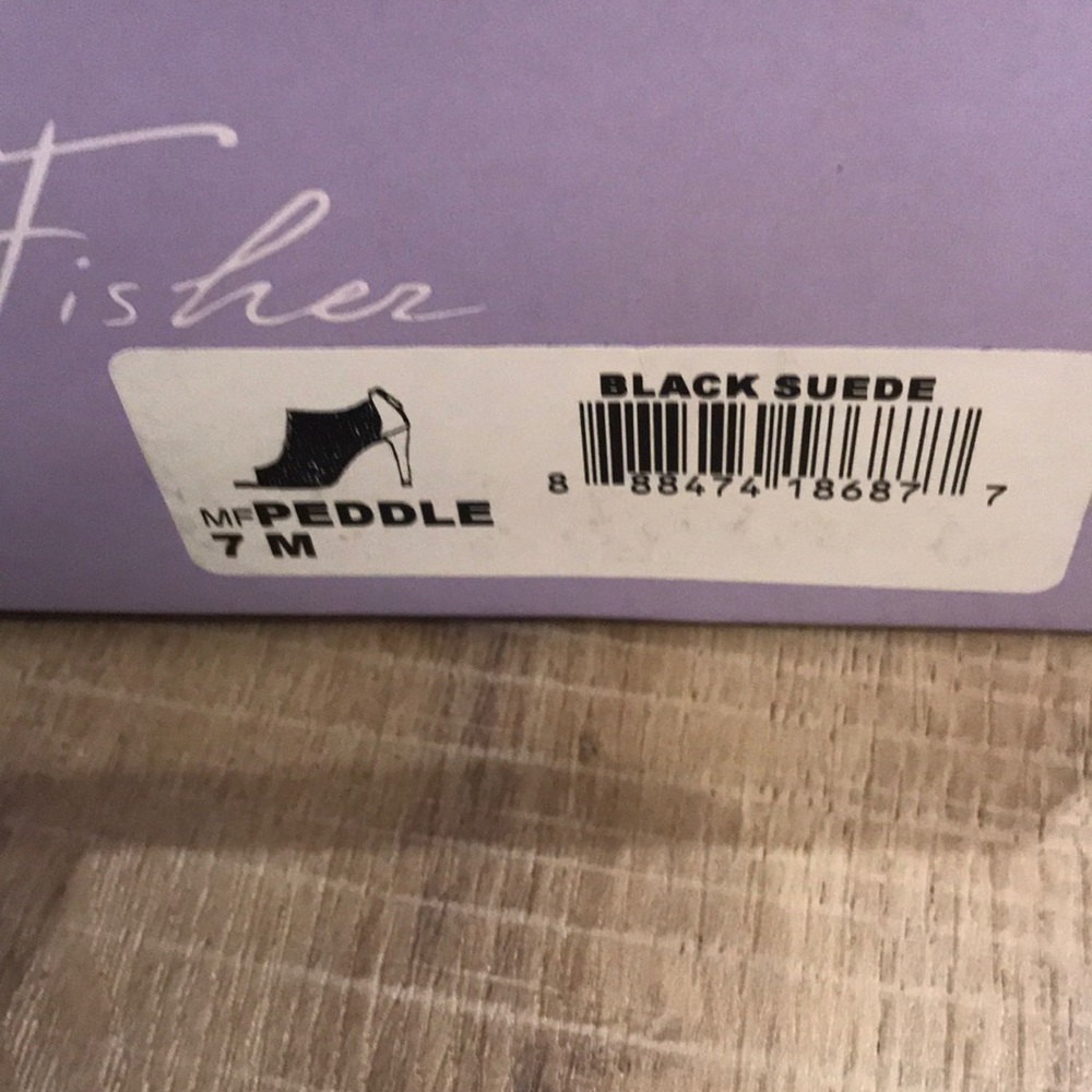 Size 7 New Marc Fisher Black Suede Shoes - Picture 3 of 4